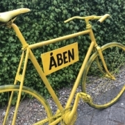 gul-cykel-majbritts-kaffe-stop-markusminde-tikiøb-event